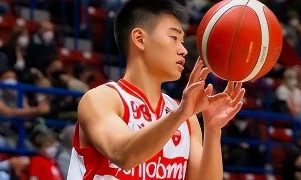 中国男篮公布U19世界杯名单，旅意球员赵维伦入选