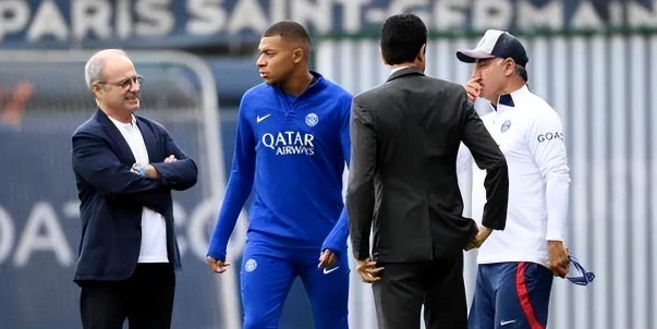 4月16日讯 RMC体育记者Fabrice Hawkins报道，纳赛尔和坎波斯今天观看了巴黎训练。