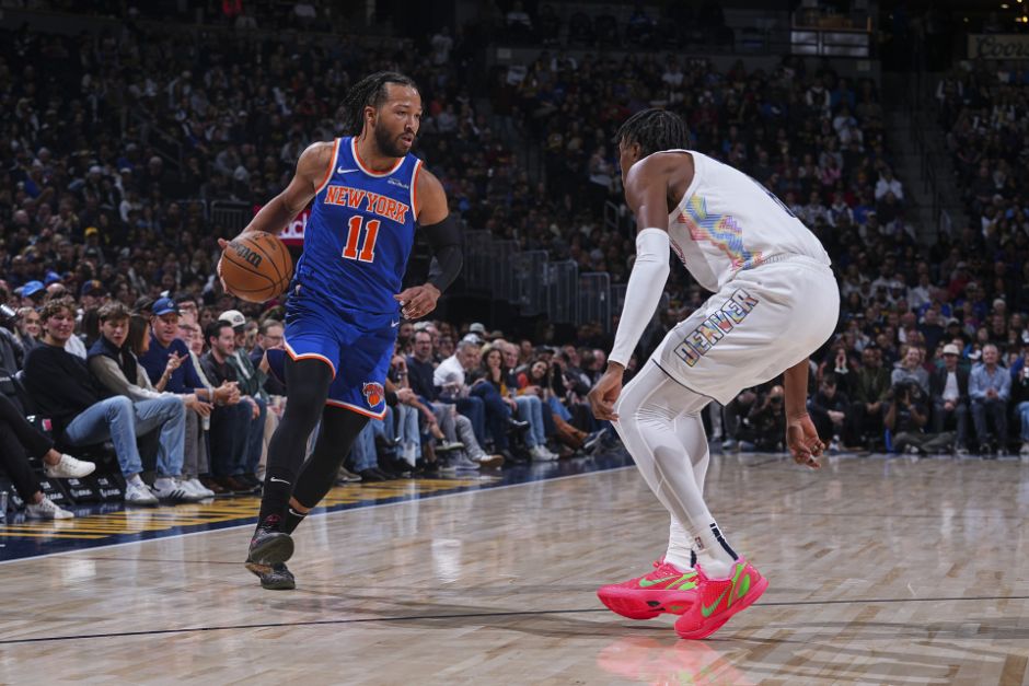NBA常规赛：尼克斯三巨头狂轰93分，大胜掘金