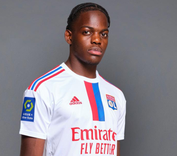 皇马中卫引援遇阻：范德文与卢克巴转会费高昂