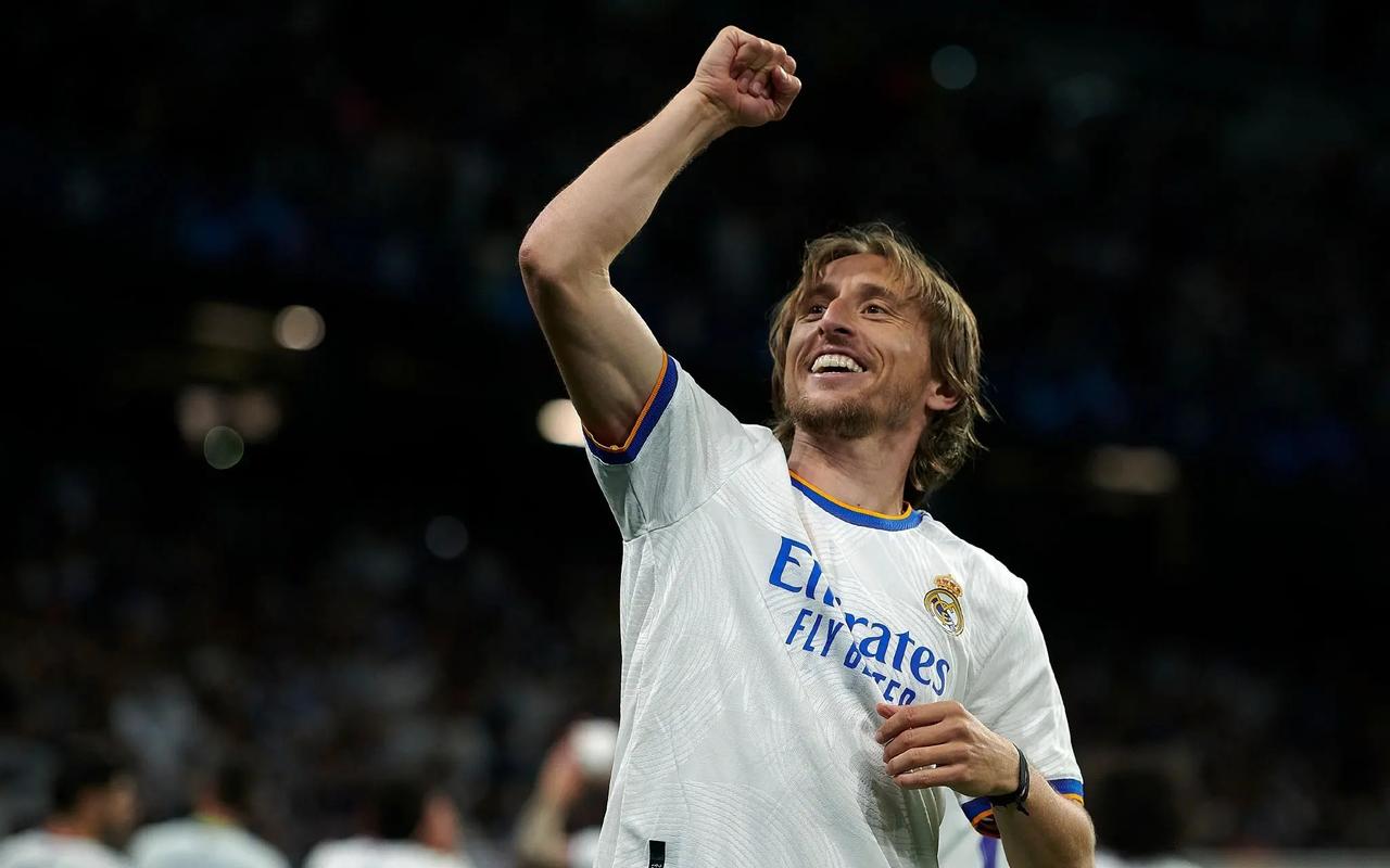 莫德里奇考虑续约皇马，传奇中场未来成焦点