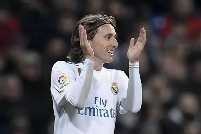 莫德里奇<a href='/heyi-news/heyi-tag/heyi-20128.html' style='color: blue;'>考虑续约</a>皇马，<a href='/heyi-news/heyi-tag/heyi-20129.html' style='color: blue;'>传奇中场</a>未来成焦点