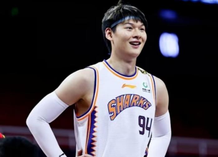 CBA一夜五大里程碑：周琦盖帽超姚明，王哲林篮板成就历史第四