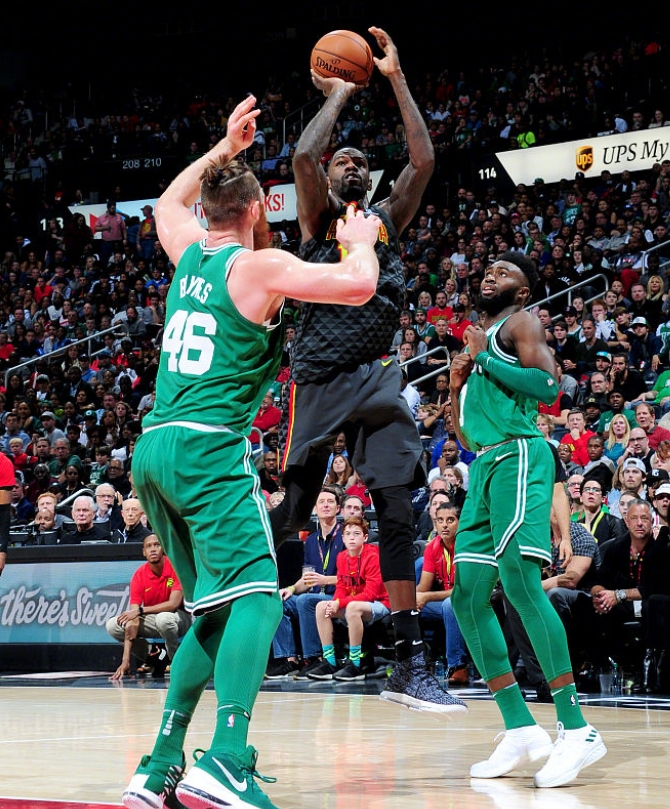凯尔特人对阵老鹰：半场回顾，杰伦・布朗表现亮眼