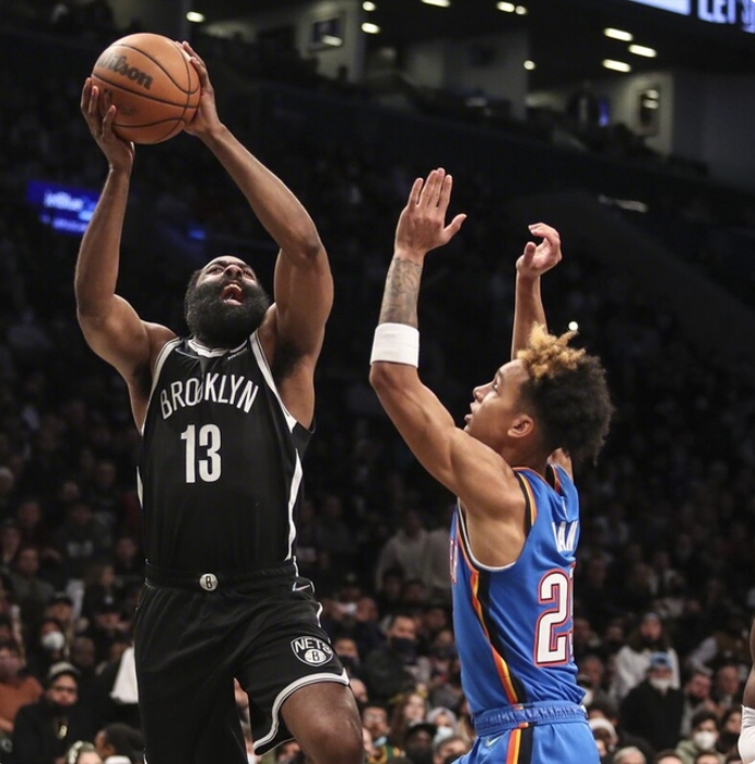 雷霆半场领先，亚历山大闪耀赛场