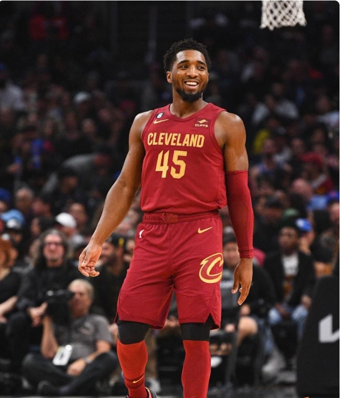 米切尔连续高光，骑士大胜太阳，统治力尽显