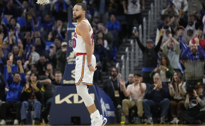 半场困境：库里孤勇难支，勇士亟待破局