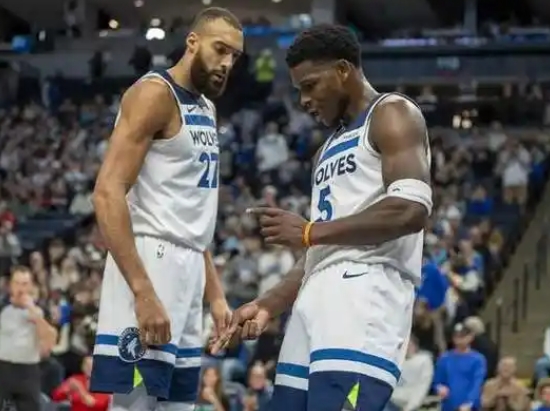 灰熊森林狼鏖战 灰熊险胜笑到最后