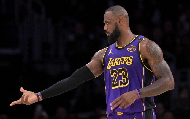 詹皇直言：湖人背水一战，今日主场迎奇才不容有失