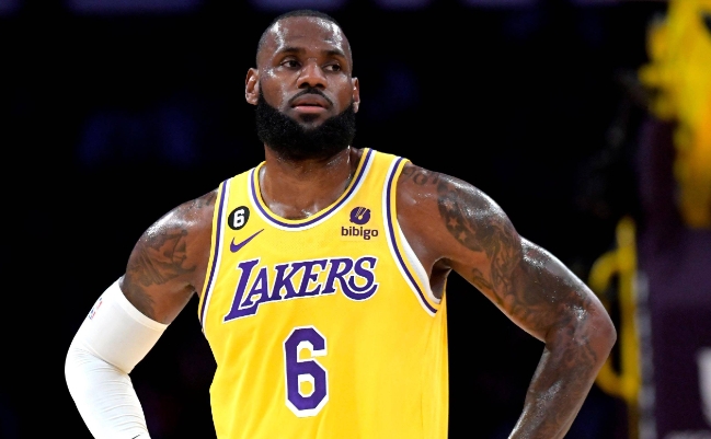 詹皇直言：湖人背水一战，今日主场迎奇才不容有失