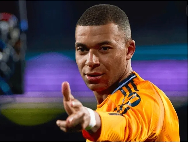 姆巴佩闪耀客场，续写皇马传奇