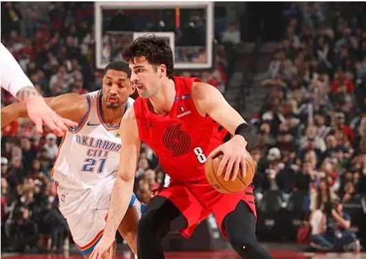 雷霆半场领先开拓者，阿夫迪亚闪耀