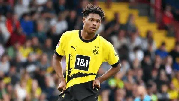 多特蒙德坚决留住新星杜兰维尔，拒绝贝西克塔斯及德甲对手报价