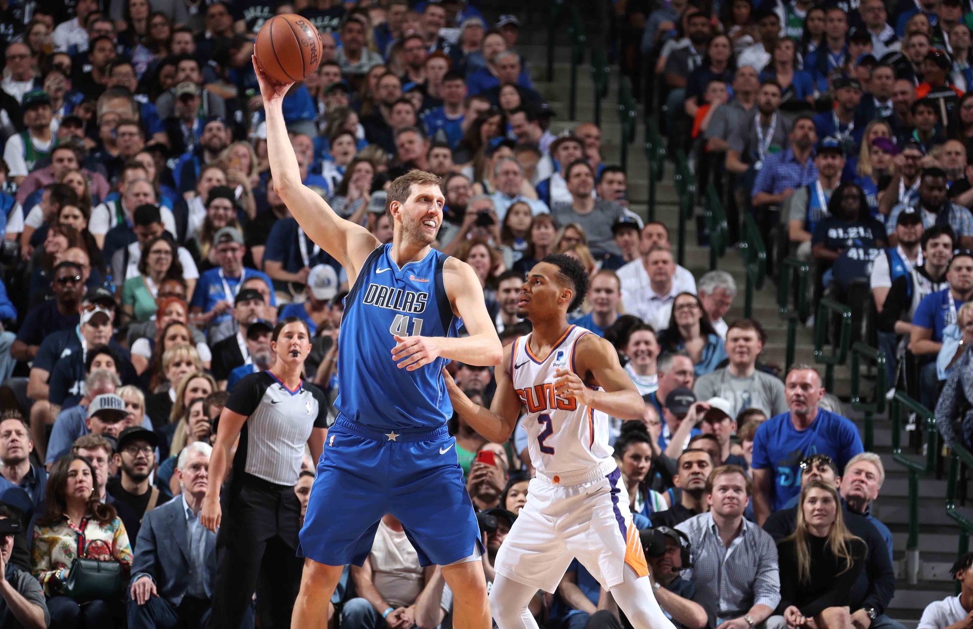 NBA戰(zhàn)火再燃：達(dá)拉斯獨(dú)行俠vs休斯頓火箭，誰(shuí)將點(diǎn)燃球場(chǎng)激情