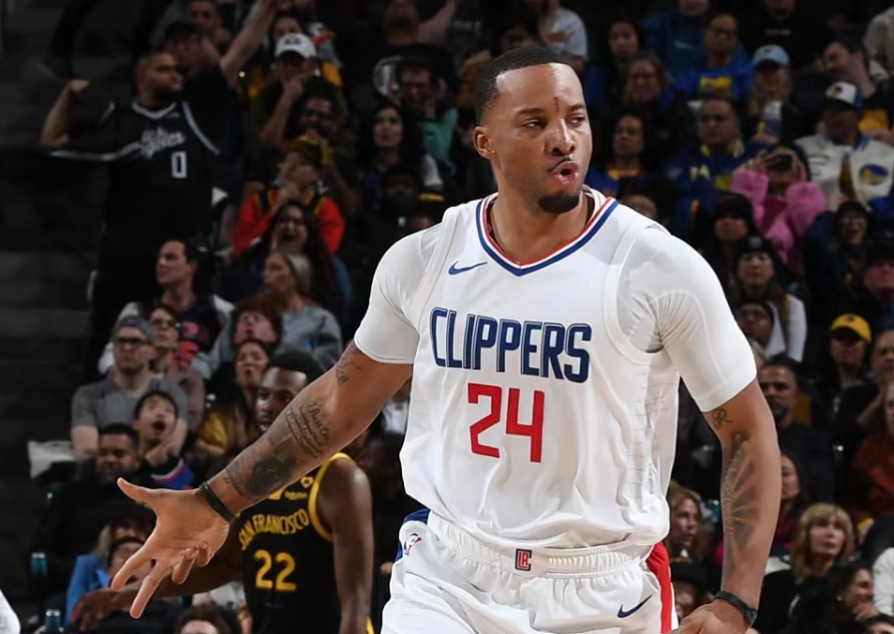 伤病阴霾下的快船：鲍威尔出战成疑，挑战雄鹿难度升级