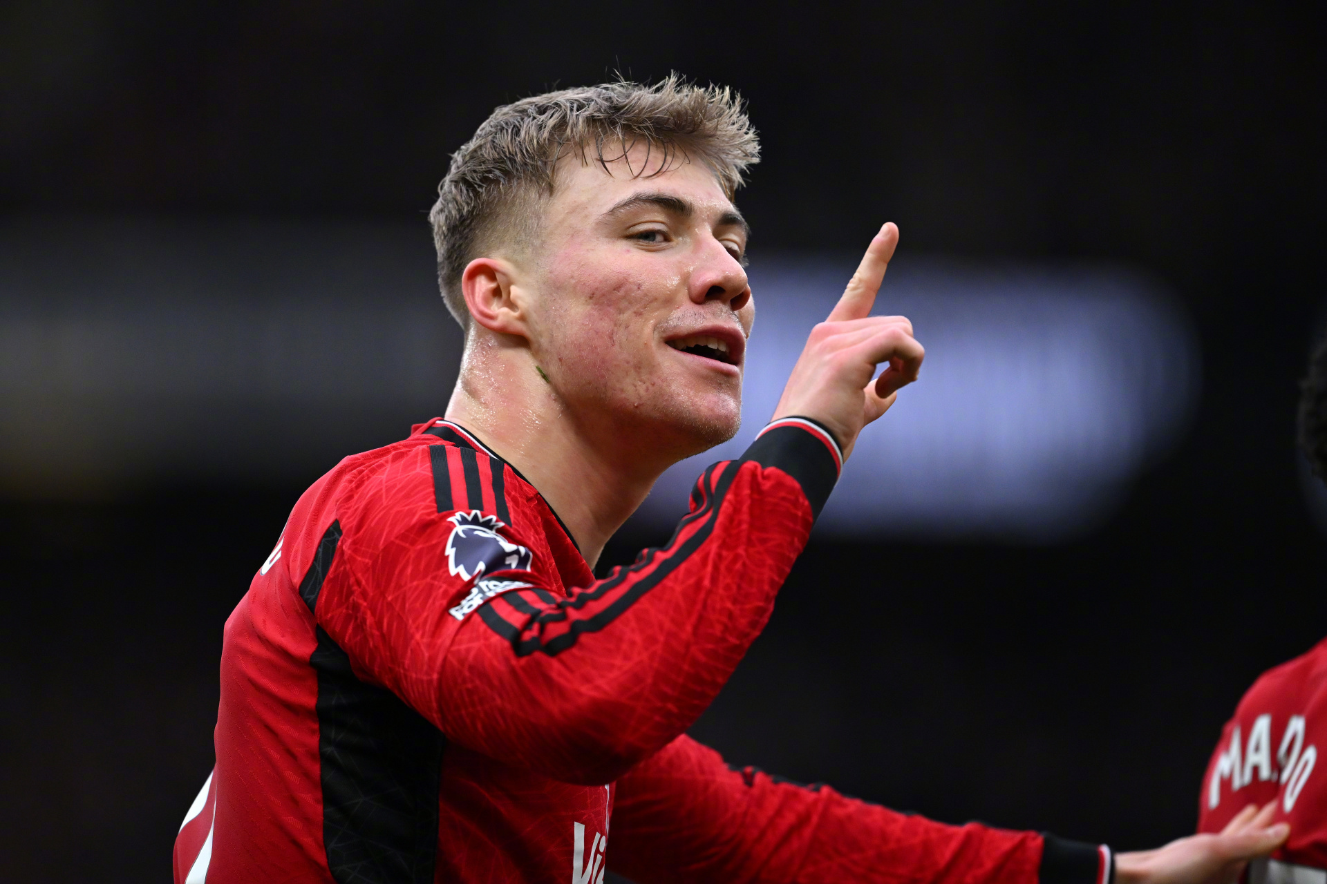 霍伊伦留队意愿坚定，利兹联引援传闻遭否认