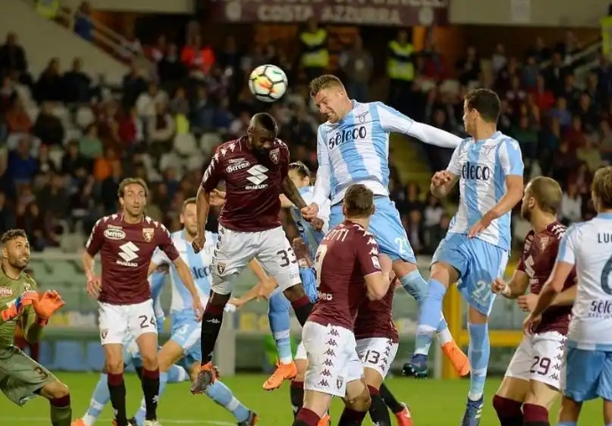 都灵：意甲赛场的坚韧“公牛”奋进曲