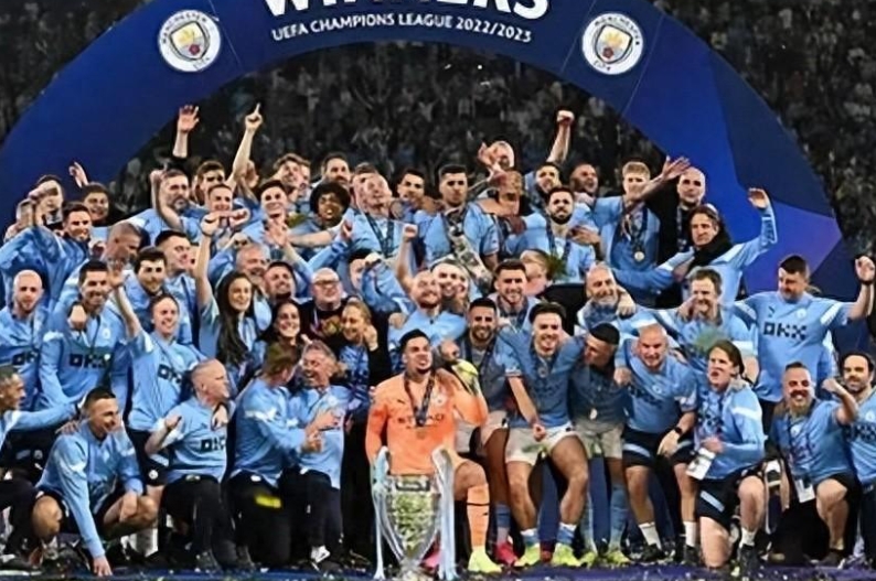 “曼城:英超风云里驭浪而行的蓝色传奇”