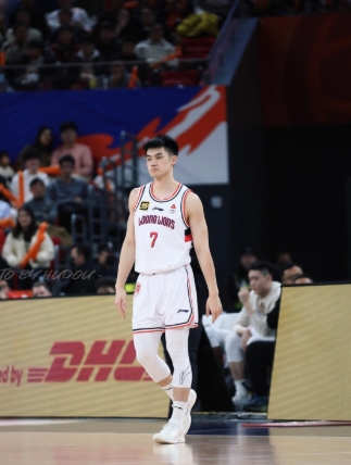 广州龙狮阵容稳中有进 剑指季后赛目标不变