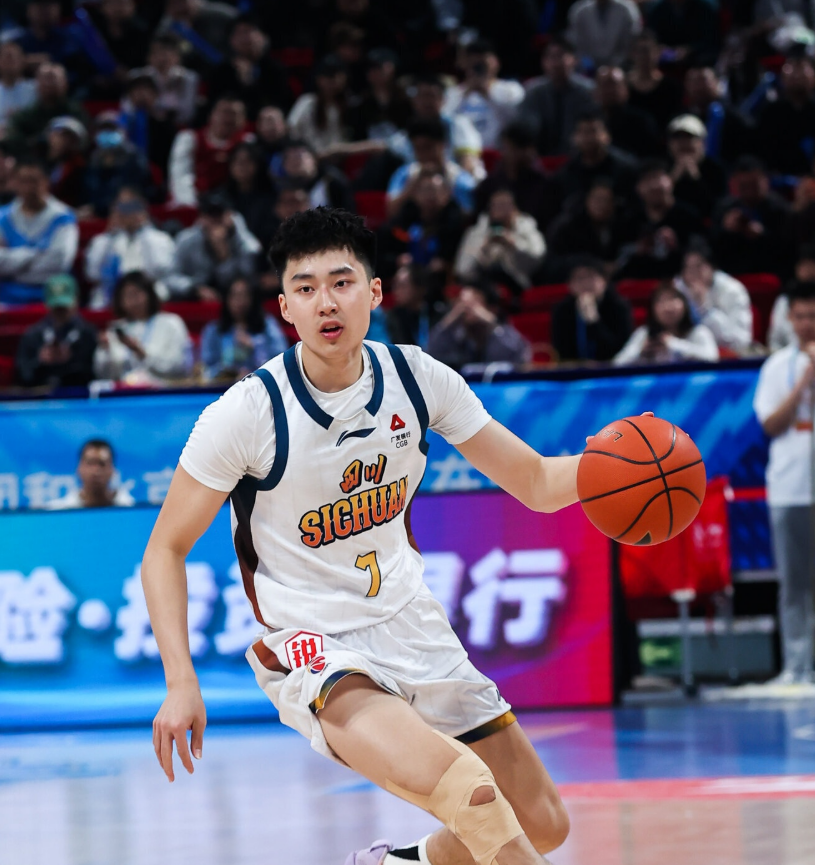 资讯｜媒体人：段睿骐将和辽宁男篮签下 4 年 B 类合同
